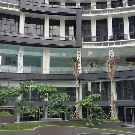 Milano Versace Suites Makati City Exterior foto