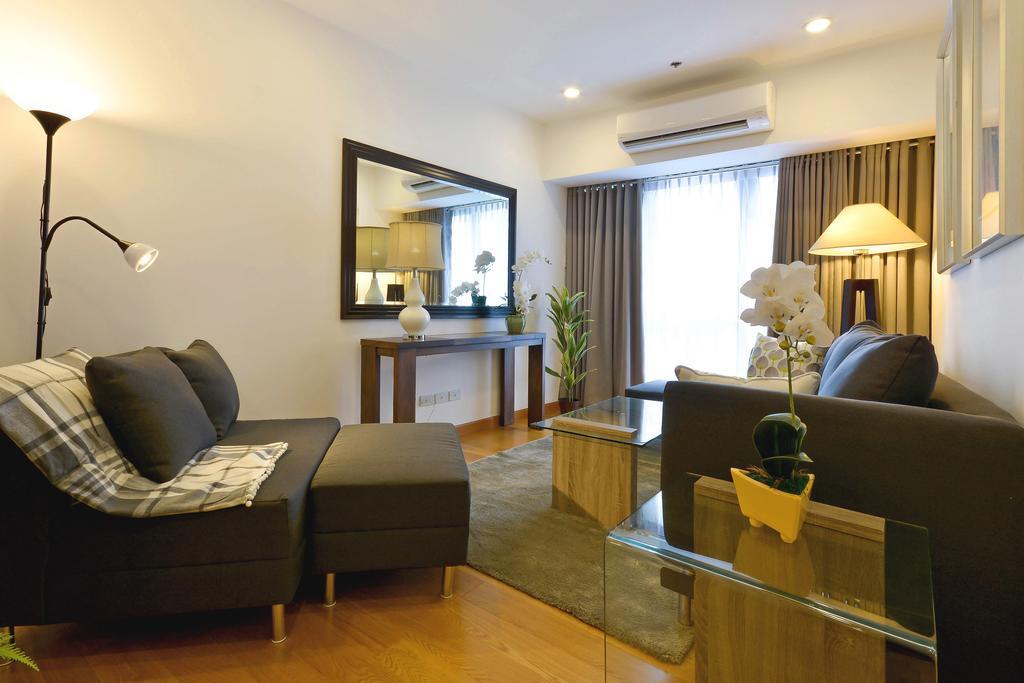 Milano Versace Suites Makati City Exterior foto