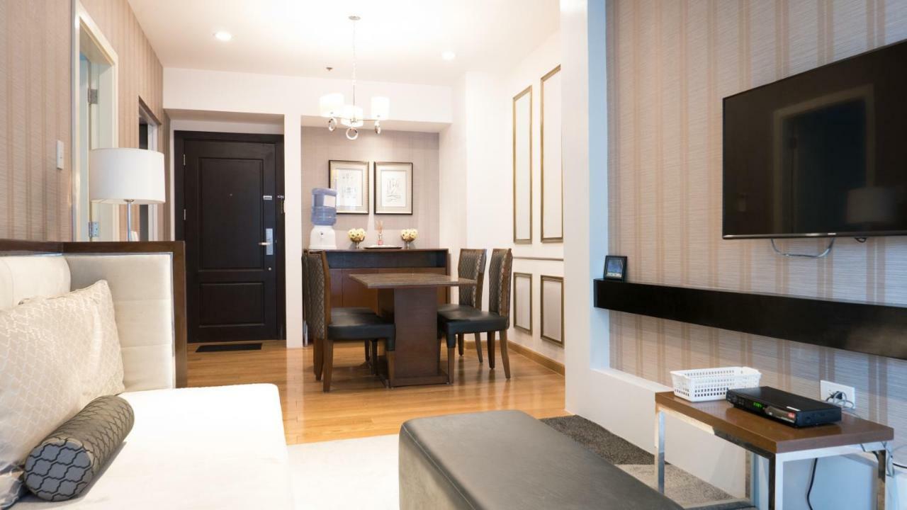 Milano Versace Suites Makati City Exterior foto