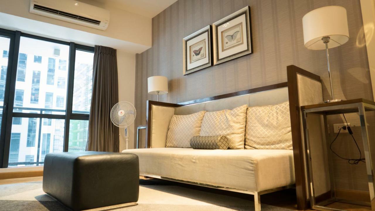 Milano Versace Suites Makati City Exterior foto
