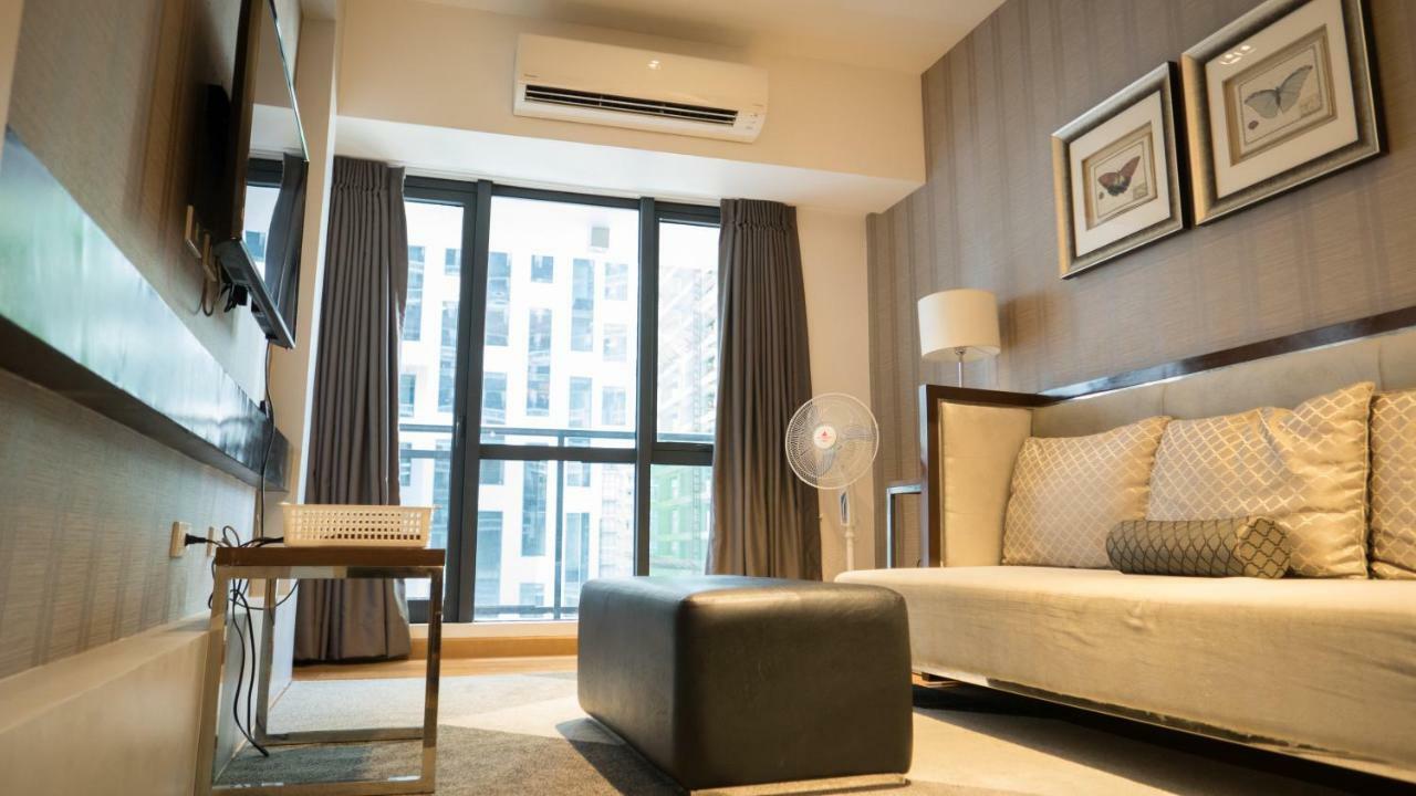 Milano Versace Suites Makati City Exterior foto